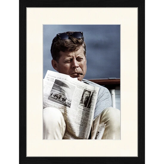 ANY IMAGE Digitaldruck »John F. Kennedy Mit Zeitung«, Rahmen: Buchenholz, Schwarz 3 ANY IMAGE Digitaldruck »John F. Kennedy Mit Zeitung«, Rahmen: Buchenholz, Schwarz