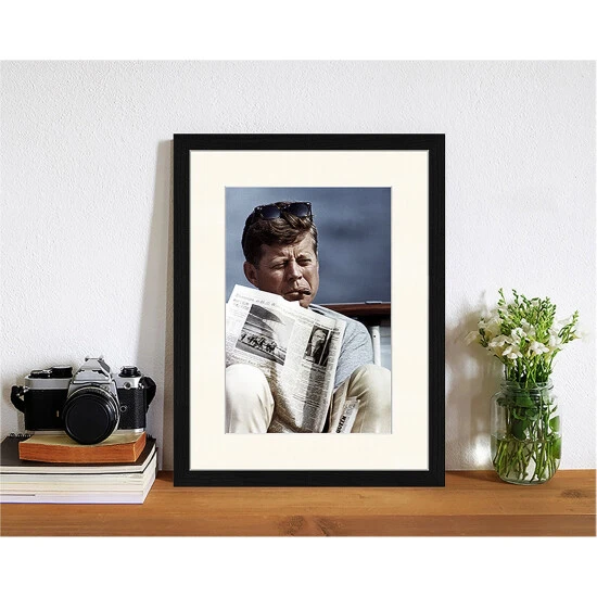 ANY IMAGE Digitaldruck »John F. Kennedy Mit Zeitung«, Rahmen: Buchenholz, Schwarz 5 ANY IMAGE Digitaldruck »John F. Kennedy Mit Zeitung«, Rahmen: Buchenholz, Schwarz – Bild 3