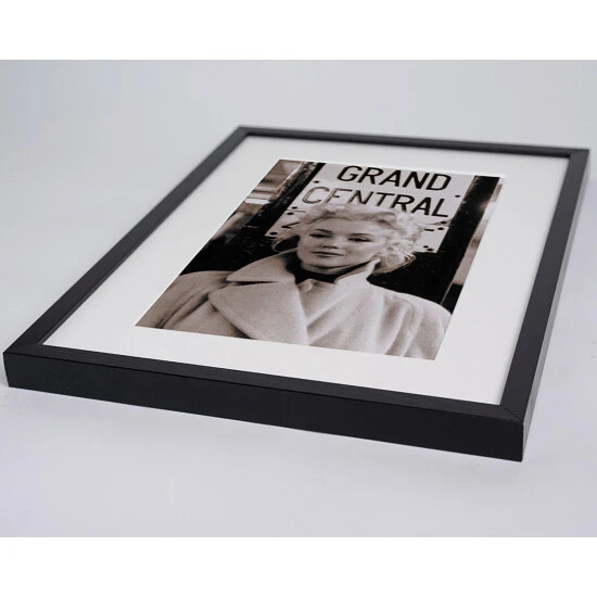 ANY IMAGE Digitaldruck »Marilyn Monroe, Grand Central Bahnhof«, Rahmen: Buchenholz, Schwarz 6 ANY IMAGE Digitaldruck »Marilyn Monroe, Grand Central Bahnhof«, Rahmen: Buchenholz, Schwarz – Bild 4