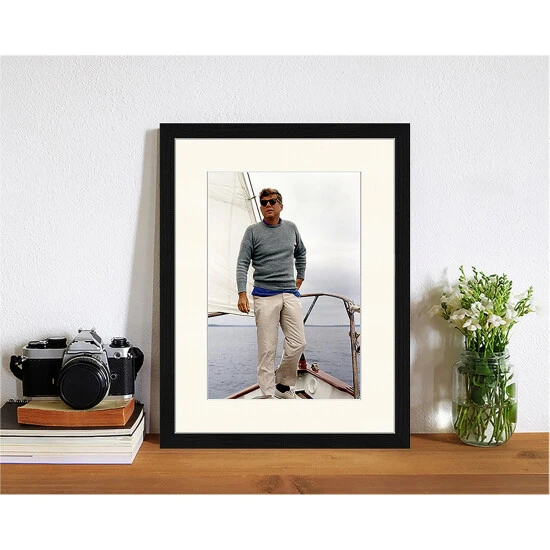 ANY IMAGE Digitaldruck »John F. Kennedy, Segeln«, Rahmen: Buchenholz, Schwarz 5 ANY IMAGE Digitaldruck »John F. Kennedy, Segeln«, Rahmen: Buchenholz, Schwarz – Bild 3