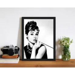 ANY IMAGE Digitaldruck »Audrey Hepburn Raucht«, Rahmen: Buchenholz, Schwarz -Wohnen Wohndeko Verkäufe unnamed file 2064