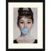 ANY IMAGE Digitaldruck »Audrey Hepburn Kaugummi«, Rahmen: Buchenholz, Schwarz