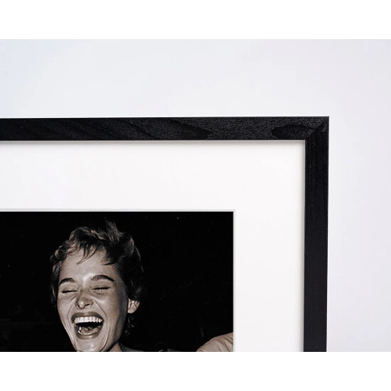 ANY IMAGE Digitaldruck »James Dean Mit Fotokamera II«, Rahmen: Buchenholz, Schwarz 5 ANY IMAGE Digitaldruck »James Dean Mit Fotokamera II«, Rahmen: Buchenholz, Schwarz – Bild 3